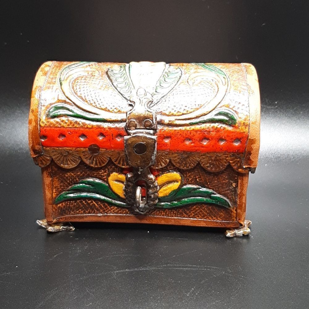 Vintage handpainted trinket box 